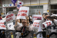 Kim Moon-soo Supporters Denounce Leadership Over Han Duck-soo’s Surprise Candidacy