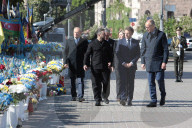 Ukrainian President and European leaders pay tribute to fallen warriors in Kyiv