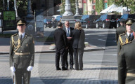 Ukrainian President and European leaders pay tribute to fallen warriors in Kyiv