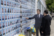 Ukrainian President Volodymyr Zelensky, French President Emmanuel Macron, And UK Prime Minister Keir Starmer Lay Flowers At The Wall Of Remembrance For Fallen Ukrainian Soldiers In Kyiv