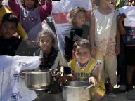 Emeregency food distribution in Gaza