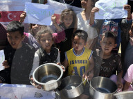 Emeregency food distribution in Gaza