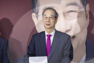 Han Duck-soo Bows Out Of Presidential Race, Vows To Accept Result With Humility