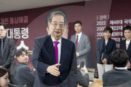 Han Duck-soo Bows Out Of Presidential Race, Vows To Accept Result With Humility