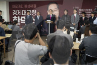 Han Duck-soo Bows Out Of Presidential Race, Vows To Accept Result With Humility