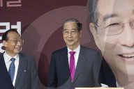 Han Duck-soo Bows Out Of Presidential Race, Vows To Accept Result With Humility