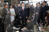Kim Moon-soo Registers Candidacy After Turbulent Run-Up