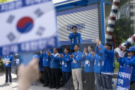 Lee Jae-myung Launches Campaign In Yeouido With Democratic Party Supporters