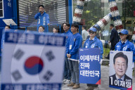 Lee Jae-myung Launches Campaign In Yeouido With Democratic Party Supporters