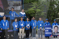 Lee Jae-myung Launches Campaign In Yeouido With Democratic Party Supporters
