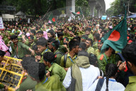 Hundreds Of Nursing Students Blocked A Shahbagh Intersection In Dhaka .