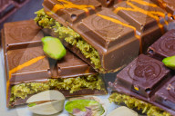 Dubai Pistachio Kunafa Chocolate Bars