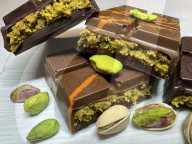 Dubai Pistachio Kunafa Chocolate Bars
