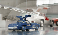 FEATURE - Sports Car of the Century: Das legendäre 1955er Mercedes 300 SL Coupe bekommt eine detaillierte Hot Wheels Miniatur