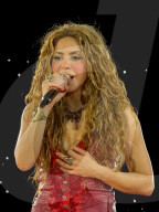 Shakira turns heads with multiple outfit changes during New York performance