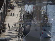 Mexican Navy Tall Ship's Mast Strikes Brooklyn Bridge