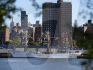 Mexican Navy Tall Ship's Mast Strikes Brooklyn Bridge