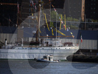 Mexican Navy Tall Ship's Mast Strikes Brooklyn Bridge
