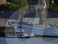 Mexican Navy Tall Ship's Mast Strikes Brooklyn Bridge