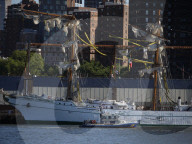 Mexican Navy Tall Ship's Mast Strikes Brooklyn Bridge