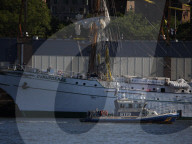 Mexican Navy Tall Ship's Mast Strikes Brooklyn Bridge