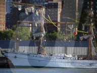 Mexican Navy Tall Ship's Mast Strikes Brooklyn Bridge