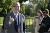 DC: Dir NEC Hassett hold a White House gaggling