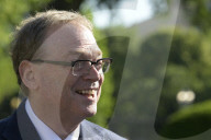 DC: Dir NEC Hassett hold a White House gaggling