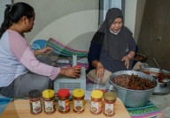 Chili Sauce Packaging For Export By Indonesian Micro Enterprises 