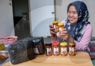 Chili Sauce Packaging For Export By Indonesian Micro Enterprises 