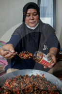 Chili Sauce Packaging For Export By Indonesian Micro Enterprises 