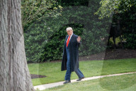 Trump Heads To Cryptocurrency Dinner On May 22, 2025