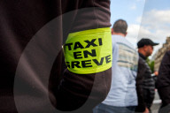 French Taxi Drivers Block Paris Street to Protest Health Transport Pricing Plan