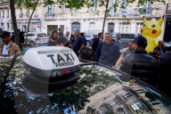 French Taxi Drivers Block Paris Street to Protest Health Transport Pricing Plan