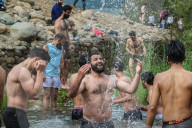 Heat Wave Continues In Kashmir