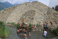 Heat Wave Continues In Kashmir