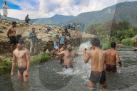 Heat Wave Continues In Kashmir