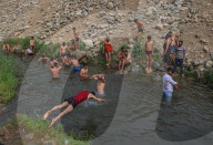 Heat Wave Continues In Kashmir