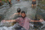 Heat Wave Continues In Kashmir