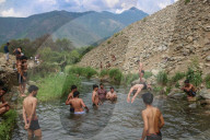 Heat Wave Continues In Kashmir
