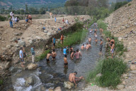 Heat Wave Continues In Kashmir