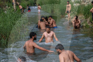 Heat Wave Continues In Kashmir