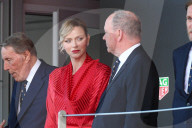 ROYALS -  Albert II von Monaco und Prinzessin Charlene auf dem Podium des GP Formel 1 von Monaco