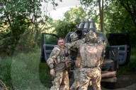 Artillery crew of Ukraine Rifle Battalion on front line