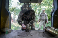 Artillery crew of Ukraine Rifle Battalion on front line