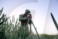 Artillery crew of Ukraine Rifle Battalion on front line