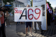 Oppopnents Gather After Judges Authorize The Resomption Of Works On The Planned A69 Highway