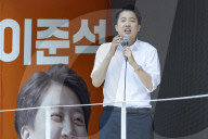 Lee Jun-seok Campaigns At Gyeongui Line Forest Park In Seoul