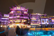 Night Strall At Yu Garden During Dragon Boat Festival 