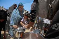Gaza food distribution by aid organizations